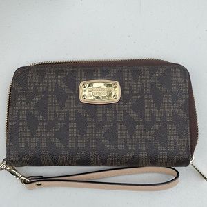 Michael Kors Wristlet Wallet